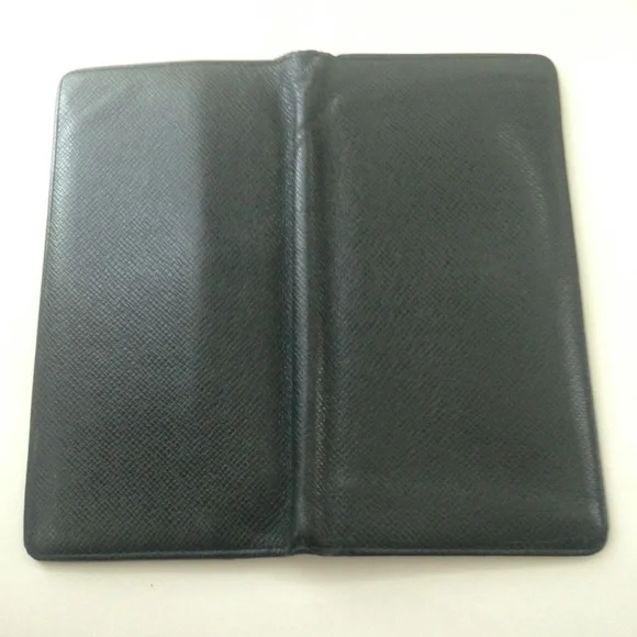 Louis Vuitton, Black Taiga Leather Zip Long Wallet - Picture 9 of 11
